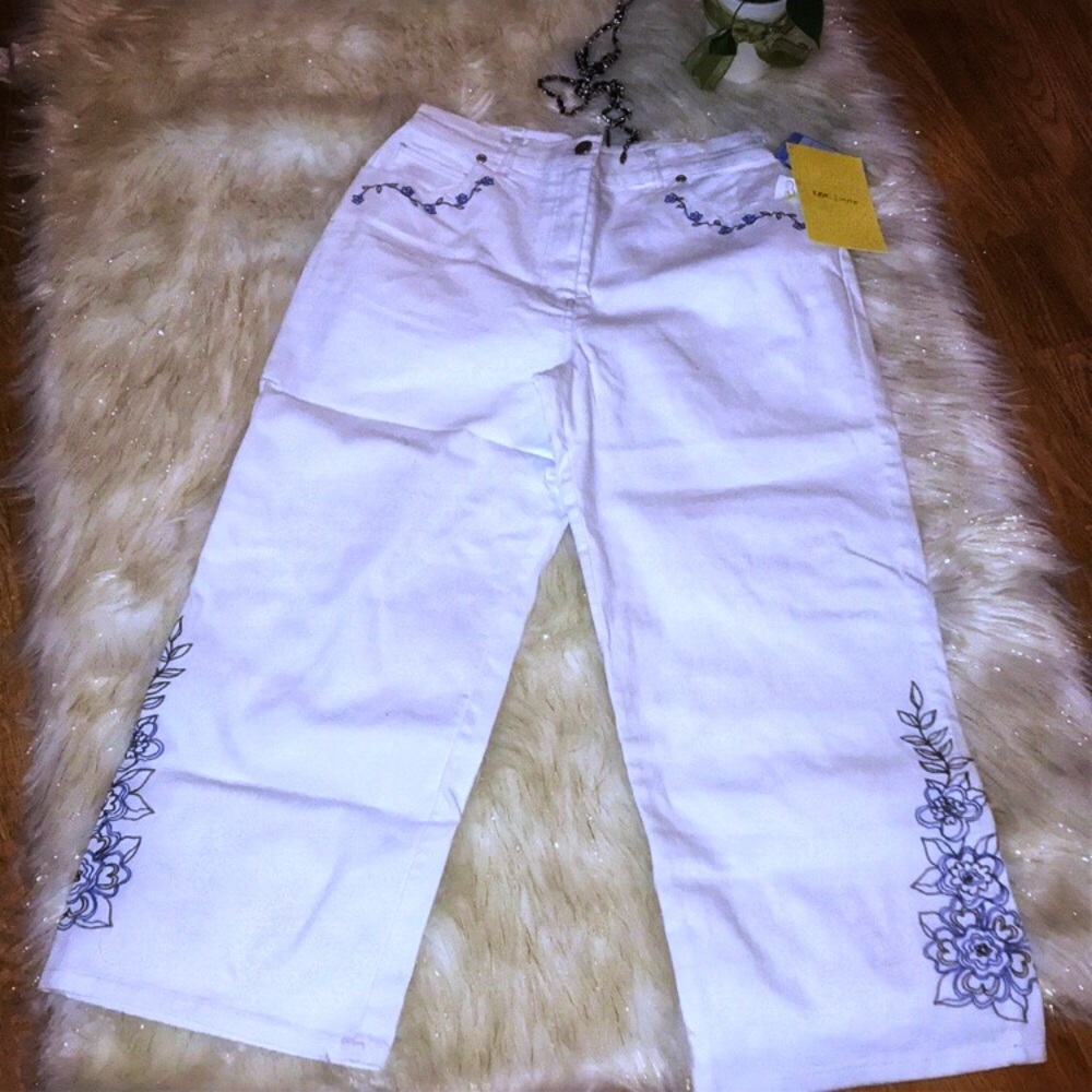 Denim and Co white jeans with embroidery size 8 nwt boho